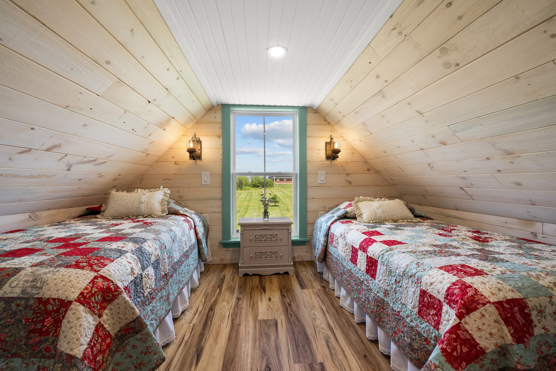Loft bedroom with two twin beds