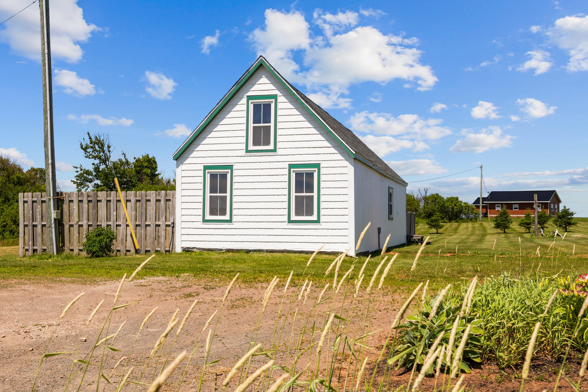 Four Winds Cottage exterior with green trim and country views