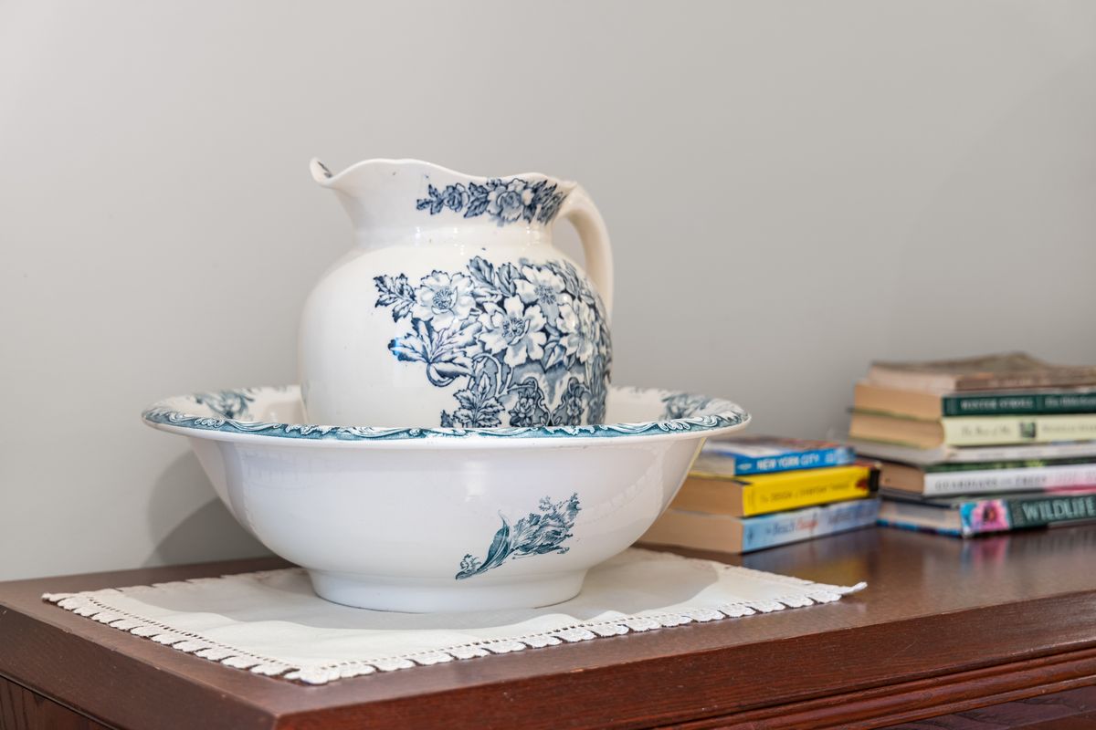 Bluemoon Room - Details