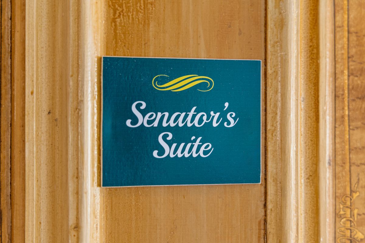 Senator's Suite - Details